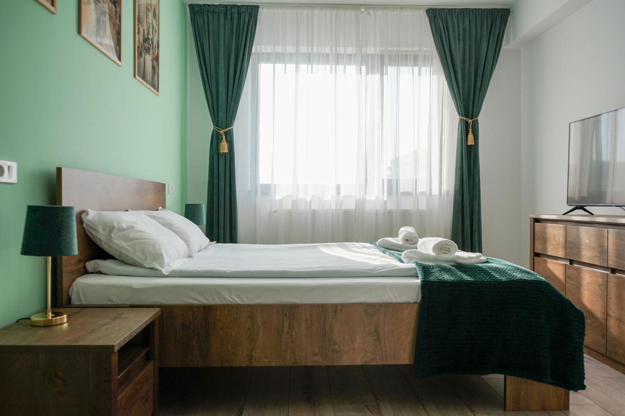 Mirandis Apartments - Comfort & Private Parking Near Coresi Mall Braşov Exterior foto