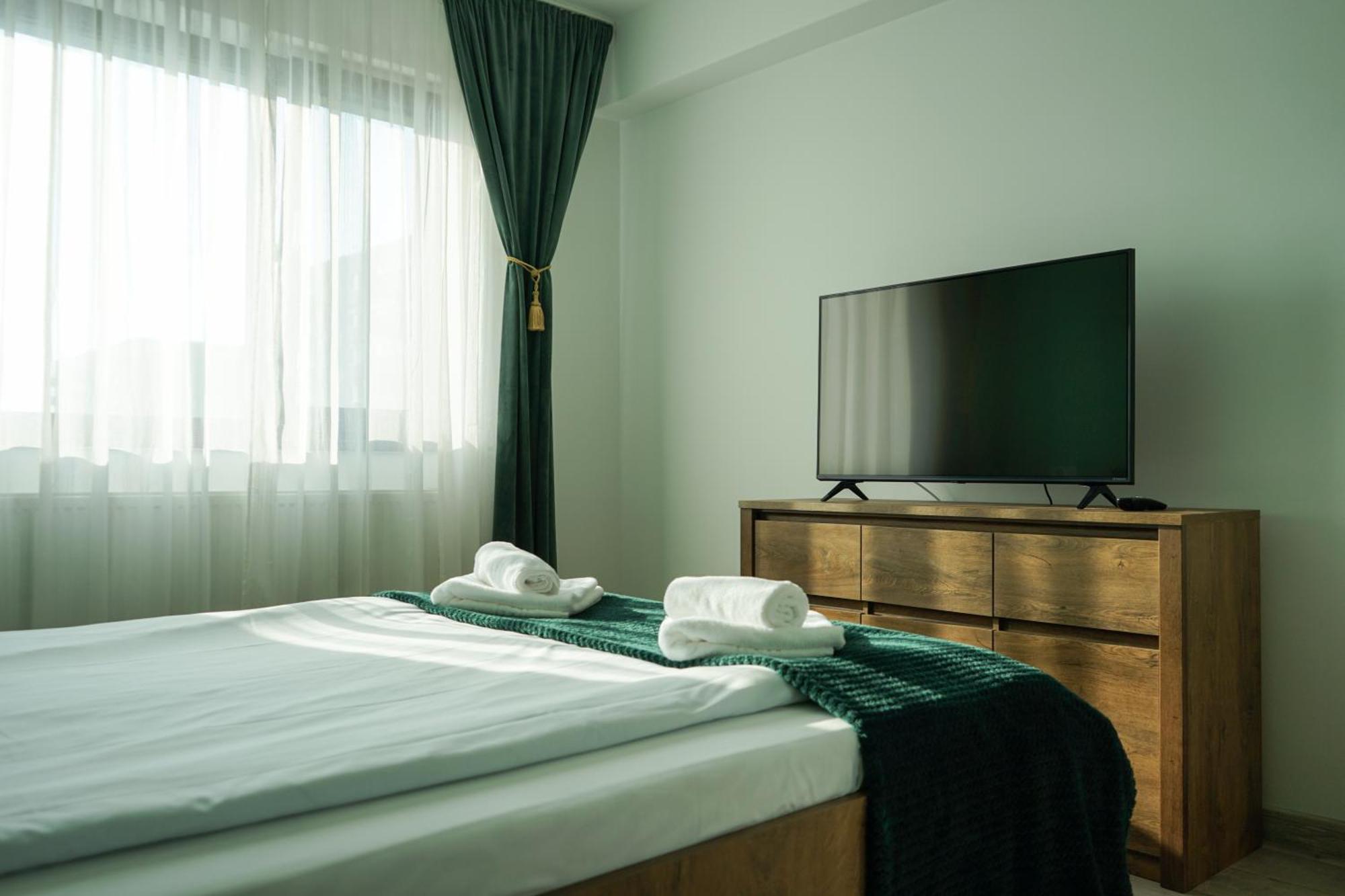 Mirandis Apartments - Comfort & Private Parking Near Coresi Mall Braşov Exterior foto