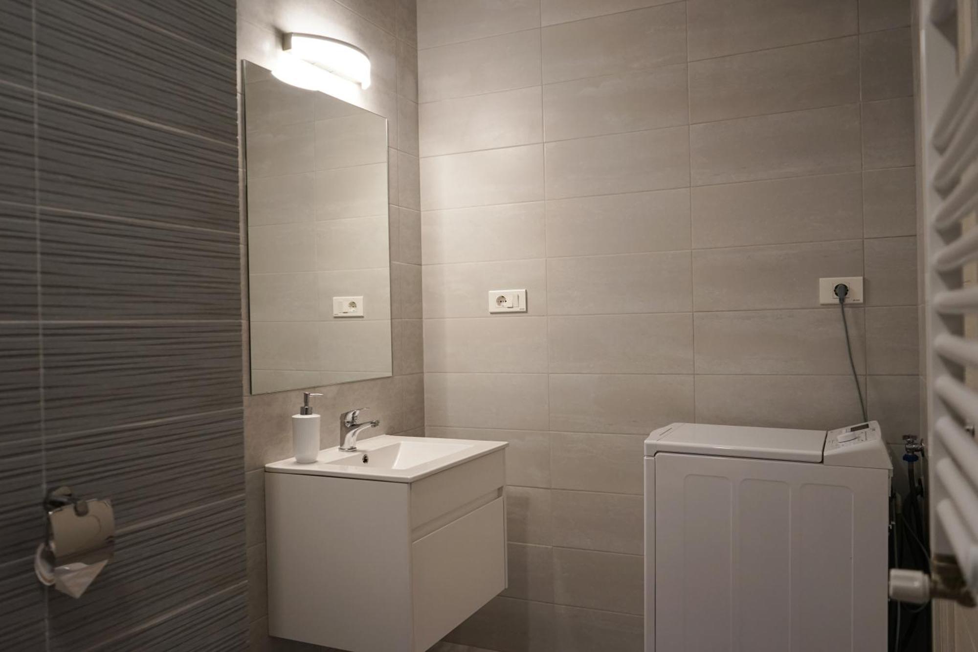 Mirandis Apartments - Comfort & Private Parking Near Coresi Mall Braşov Exterior foto