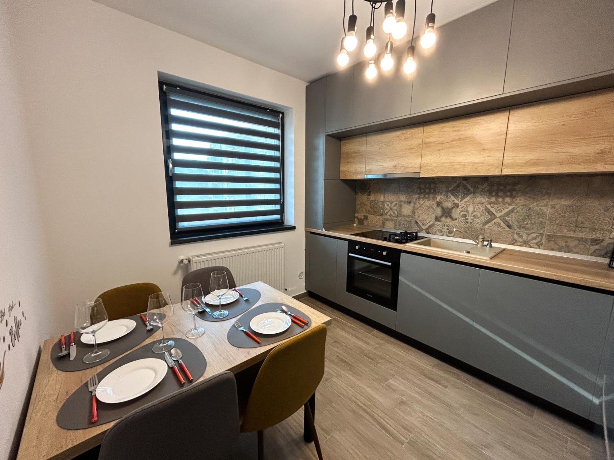 Mirandis Apartments - Comfort & Private Parking Near Coresi Mall Braşov Exterior foto