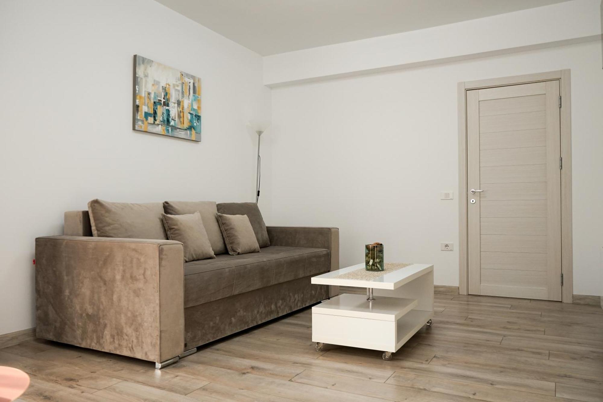 Mirandis Apartments - Comfort & Private Parking Near Coresi Mall Braşov Exterior foto