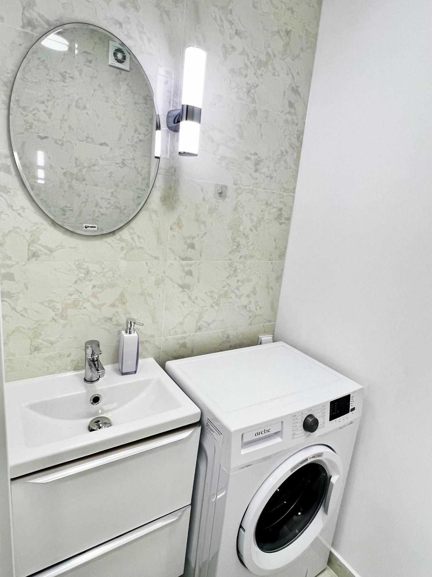 Mirandis Apartments - Comfort & Private Parking Near Coresi Mall Braşov Exterior foto
